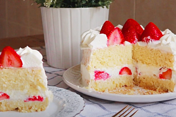 How To Make Strawberry Shortcake In An Air Fryer - Easy Air Fryer Recipes - Air Fryer Strawberry Shortcake Recipe