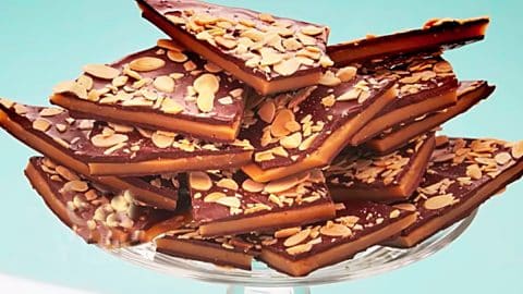 Homemade Crunchy Toffee Recipe | DIY Joy Projects and Crafts Ideas