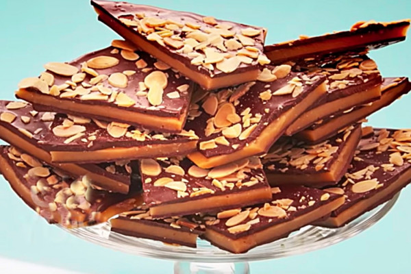 Homemade Crunchy Toffee Recipe - Homemade Candy Recipe - Easy Toffee Recipe
