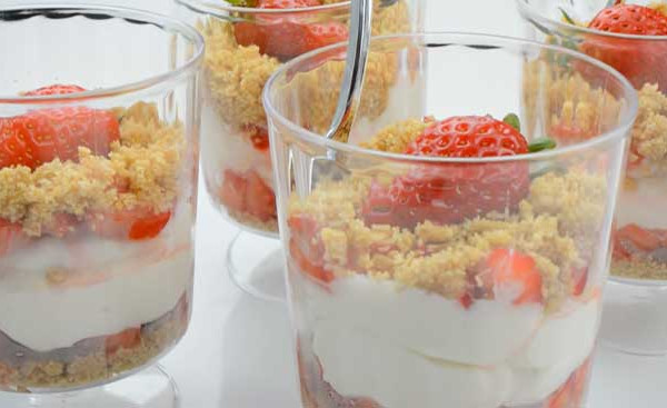 No-Bake Strawberry Cheesecake Cups - Easy Recipes