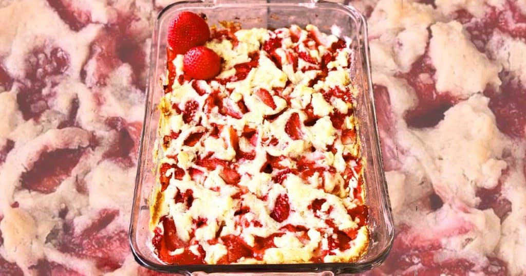 4-Ingredient Strawberry Cheesecake Dump Cake - Easy Recipes