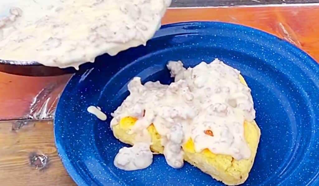 Easy Way To Make Biscuits And Gravy - Old Fashioned Biscuits And Gravy - Old - Fashioned Breakfast Ideas