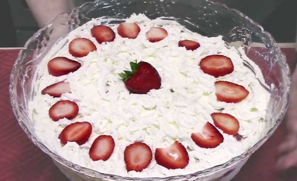 Easy Punch Bowl Cake With Strawberries - Cake Recipe