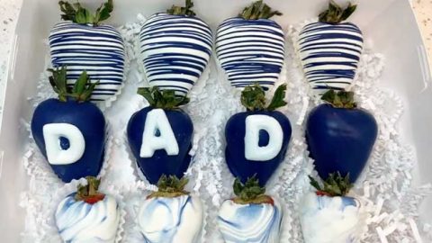 Easy Fathers Day Chocolate Covered Strawberries | DIY Joy Projects and Crafts Ideas