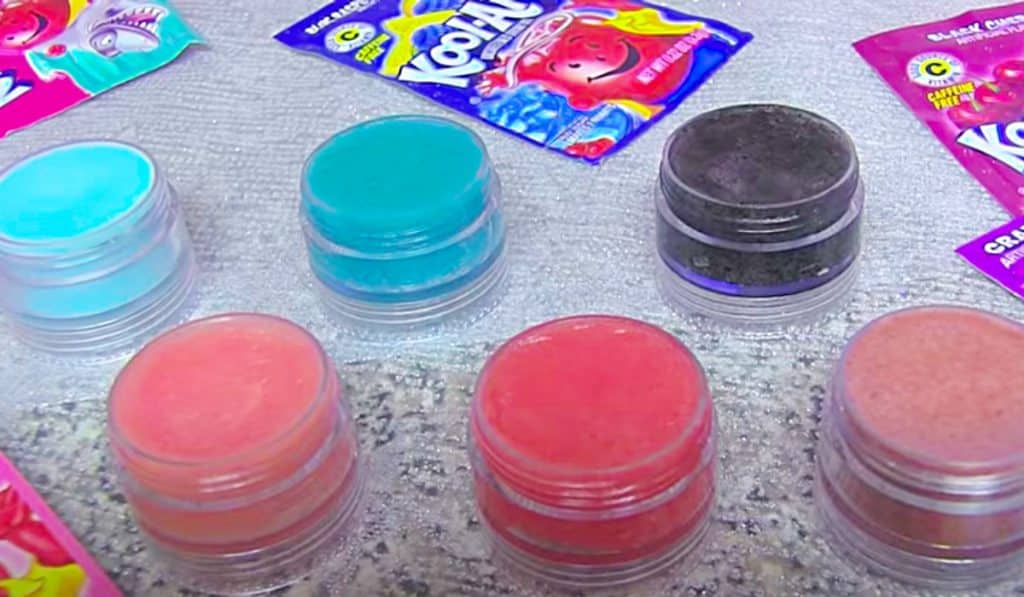 How To make Lip Gloss Using Kool Aid - Vaseline Hacks - DIY Makeup - Coconut Oil Lip Balm - DIY Kool Aid Lip Balm