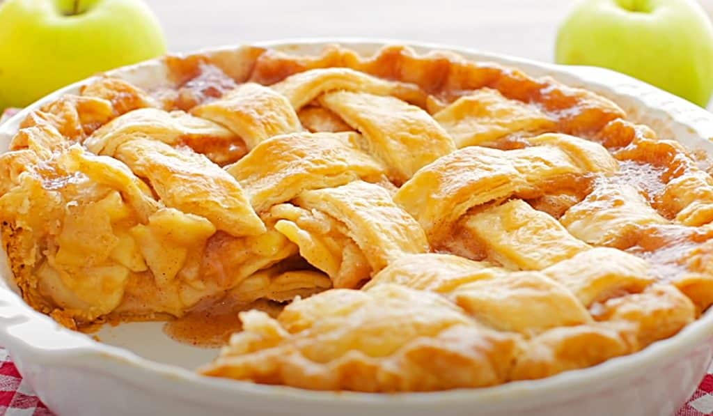 Easy Homemade Apple Pie Recipe - Easy Dessert Ideas - Traditional American Recipes