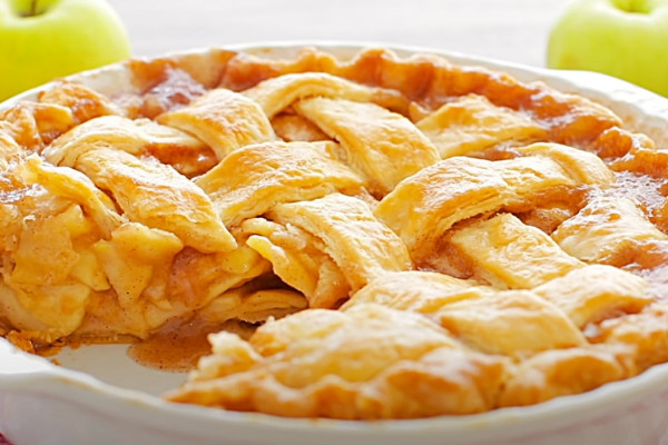 Easy Homemade Apple Pie Recipe - Easy Dessert Ideas - Traditional American Recipes