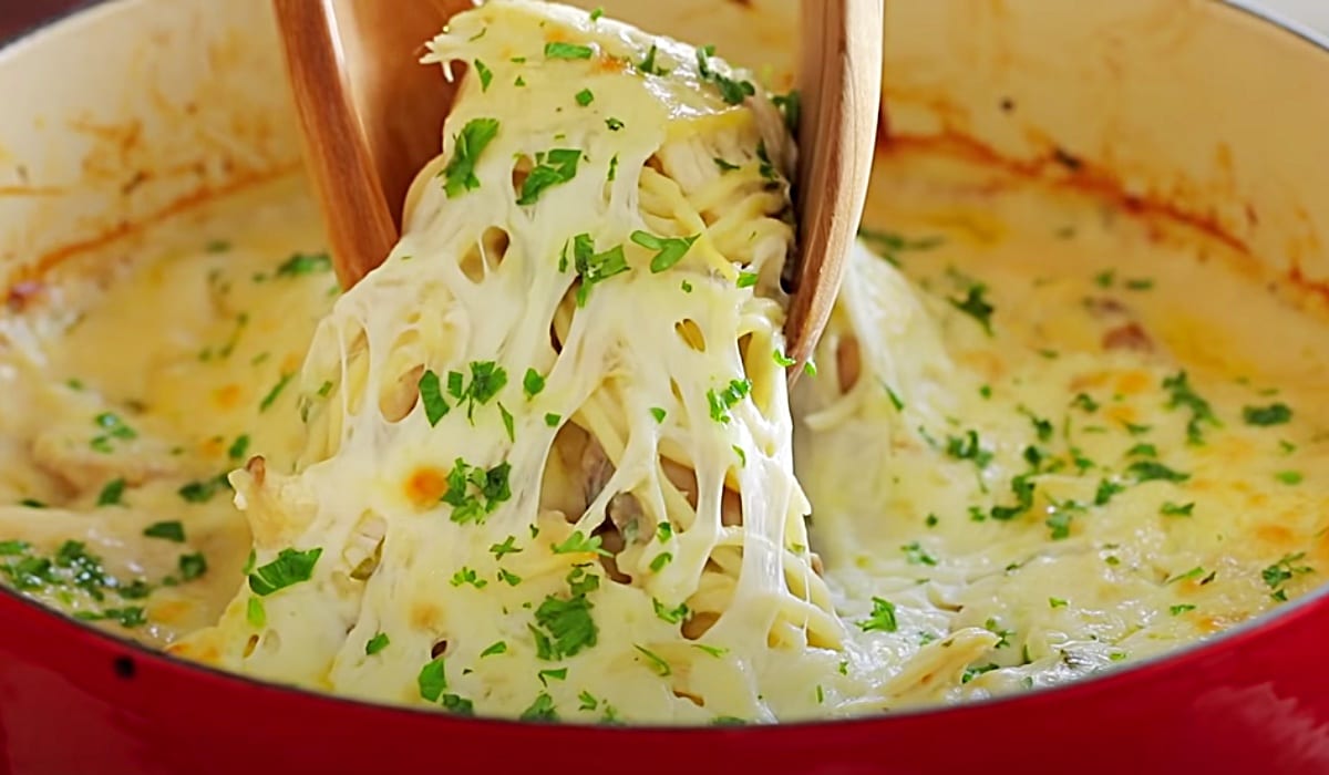 One-Pot Chicken Tetrazzini Recipe | DIY Joy Projects and Crafts Ideas