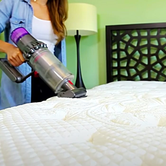 Clear Odors From A Mattress - Clean A Mattress The Easy Way - DIY Mattress Cleaning