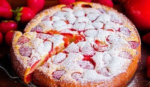 Easy Strawberry Cake Recipe