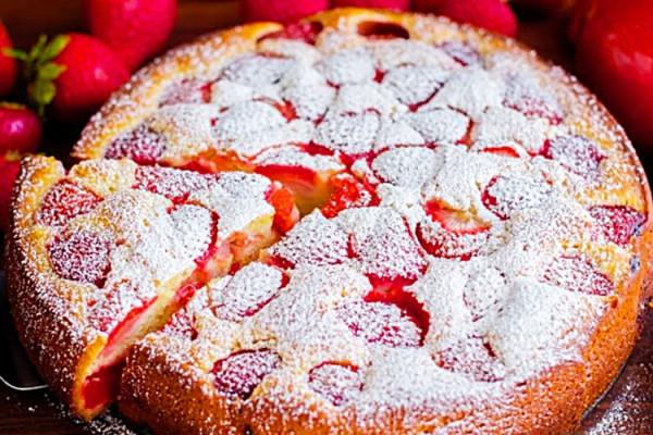 Strawberry Cake Recipe - Summer Dessert Ideas - Easy Fruitcake Recipe