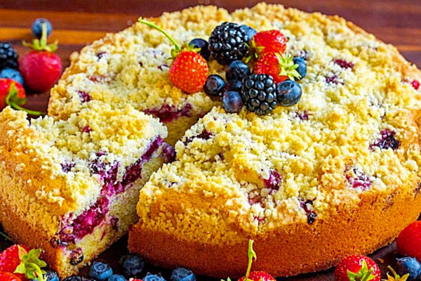 Triple Berry Crumb Cake Recipe - Berry Cake Recipe - Easy Dessert Ideas