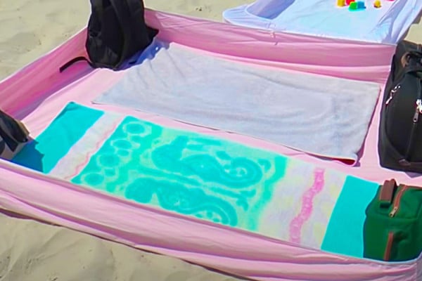 Beach Blanket Hack - Fitted Sheet Hack - Clean Beach Blanket - How To Keep Your Beach Blanket Clean