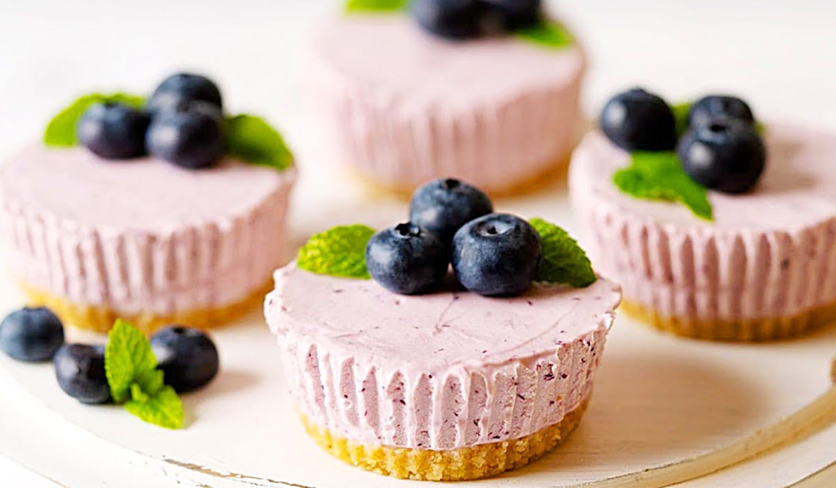 No-Sugar No-Flour Blueberry Mini Cheesecake Recipe | DIY Joy Projects and Crafts Ideas