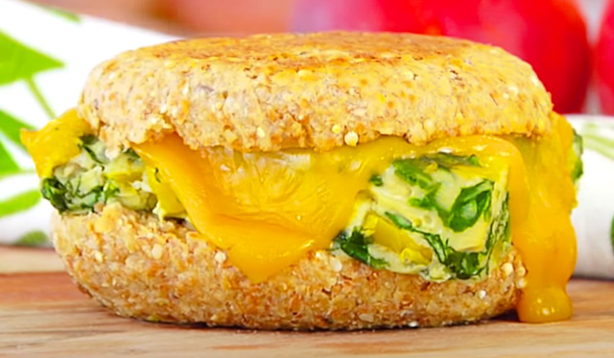 Freezer-Friendly Breakfast Sandwich Recipe | DIY Joy Projects and Crafts Ideas