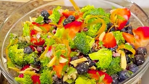 Paula Deen’s Broccoli And Berry Salad Recipe | DIY Joy Projects and Crafts Ideas
