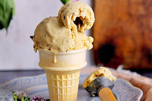 Homemade Butter Pecan Recipe - Easy Homemade Ice Cream _ Easy Dessert Ideas