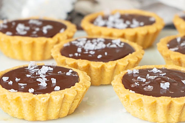 Mini Chocolate Tarts Recipe - Easy Mini Tarts - Dessert Ideas - Chocolate Pie Recipe