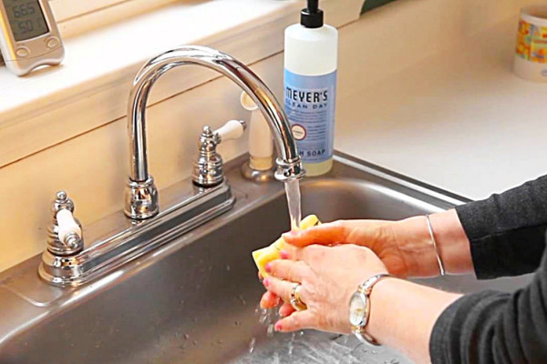 Easy Way To Sterilize Dish Sponges - Clean Sponges In The microwave - Disinfect Sponges In The Microwave