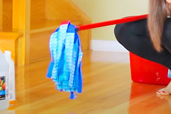 How To Clean Hardwood Floors - Easy Way To Clean Wood Floors - Floor Cleaning Hacks - Wood Cleaning Hacks