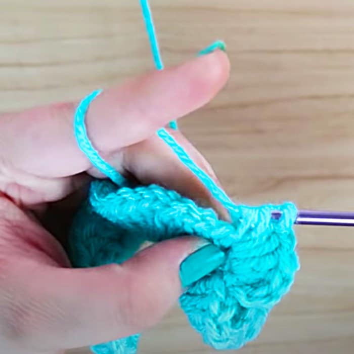 How To Crochet Hair Scrunchies - Easy Scrunchie Crochet Pattern - Free Crochet Ideas - Crochet Gift Ideas