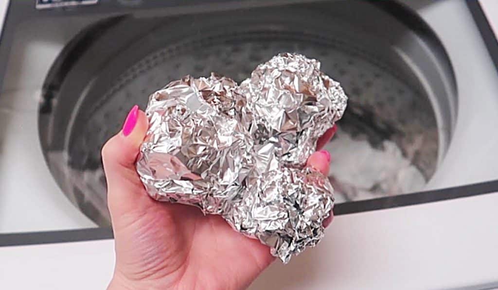 How To Use Foil In The Laundry - Why You Should Use Foil In The Washing Machine - Easy Cleaning Hacks - Laundry Hacks - How To Get Rid Of Static Cling In Clothing