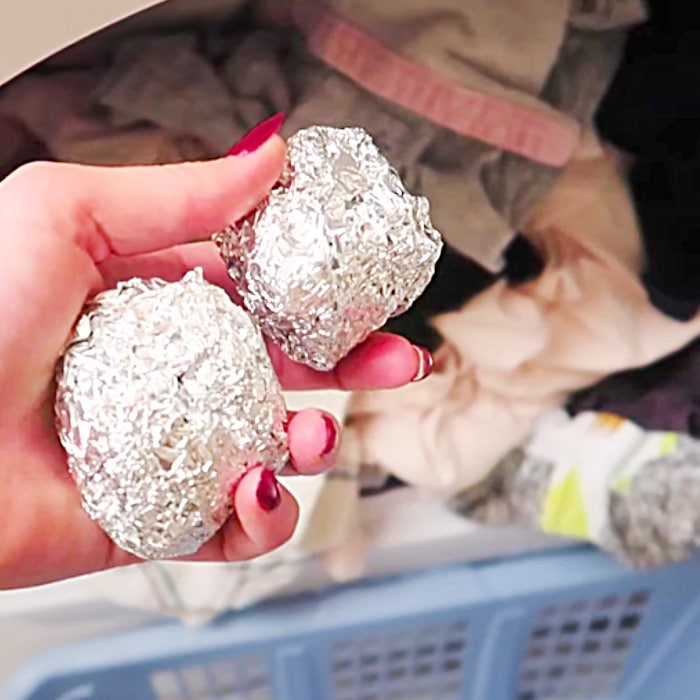 How To Use Foil In The Laundry - Why You Should Use Foil In The Washing Machine - Easy Cleaning Hacks - Laundry Hacks - How To Get Rid Of Static Cling In Clothing