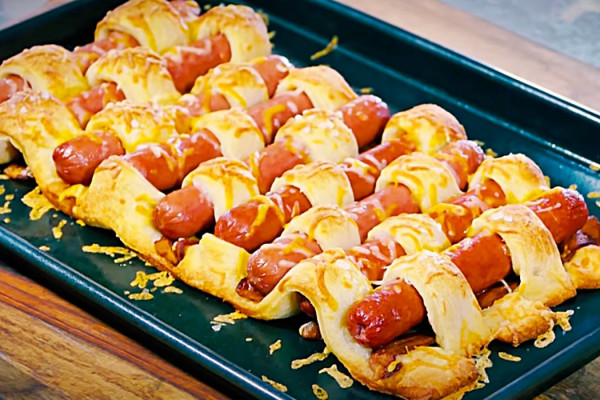 Hot Dog Blanket Recipe - How To Make A Hot Dog Blanket - Easy Hot Dog Ideas - Party Food Recipe
