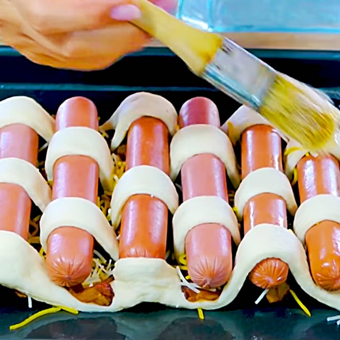 Hot Dog Blanket Recipe - How To Make A Hot Dog Blanket - Easy Hot Dog Ideas - Party Food Recipe