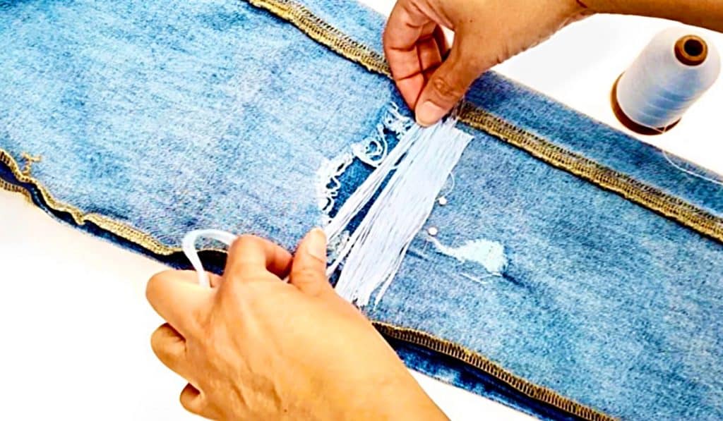 How To Make A Thread Jean Patch - Tread Technique Decorative Jean Patch - Sew Your Jeans - DIY Fashion Ideas
