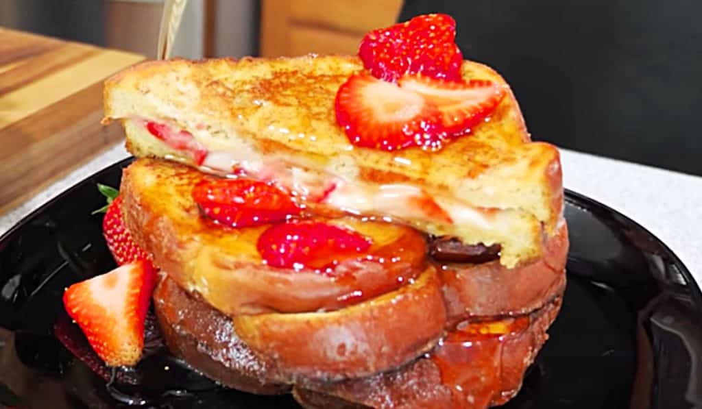 Strawberry Stuffed French Toast Recipe - Easy Breakfast Ideas - Brunch Recipes - Weekend Breakfast Recipes