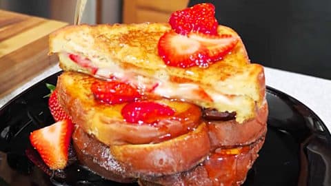 Strawberry-Stuffed French Toast Recipe | DIY Joy Projects and Crafts Ideas