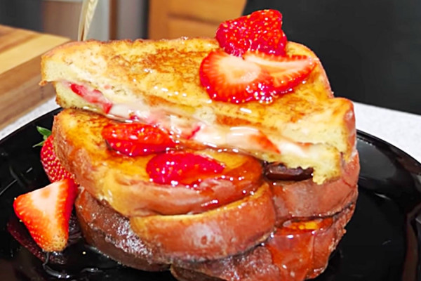 Strawberry Stuffed French Toast Recipe - Easy Breakfast Ideas - Brunch Recipes - Weekend Breakfast Recipes