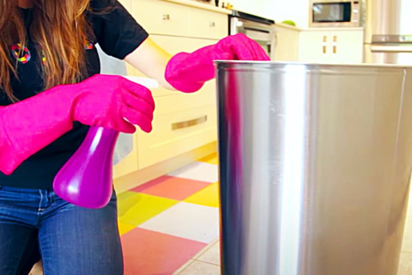 How To Clean Indoor And Outdoor Trash Cans - Remove Odor From Trash Cans - Trash Can Hacks