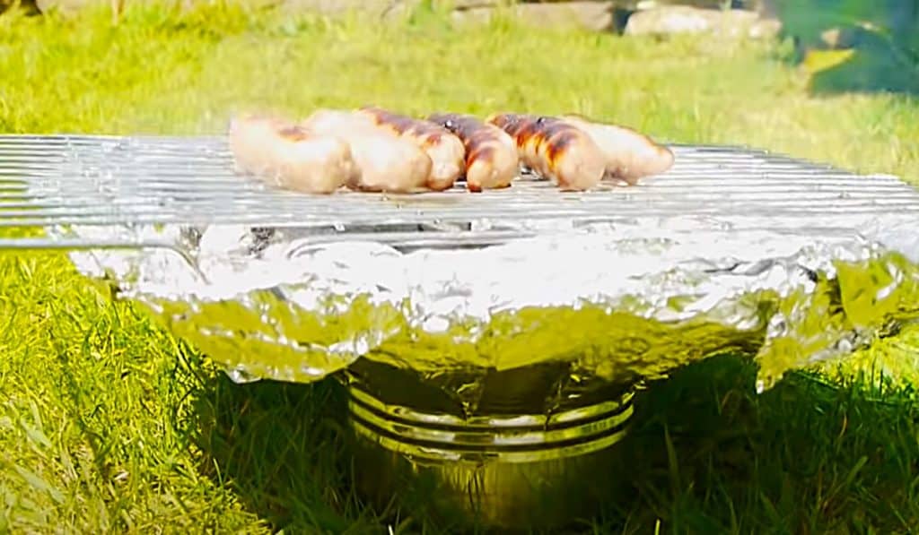 Turn A Tin Can Into A BBQ Grill - Easy BBQ Grill Hack - Tin Can Hacks - Rocket Stove Ideas