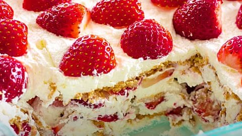 Strawberry Icebox Cake Recipe | DIY Joy Projects and Crafts Ideas