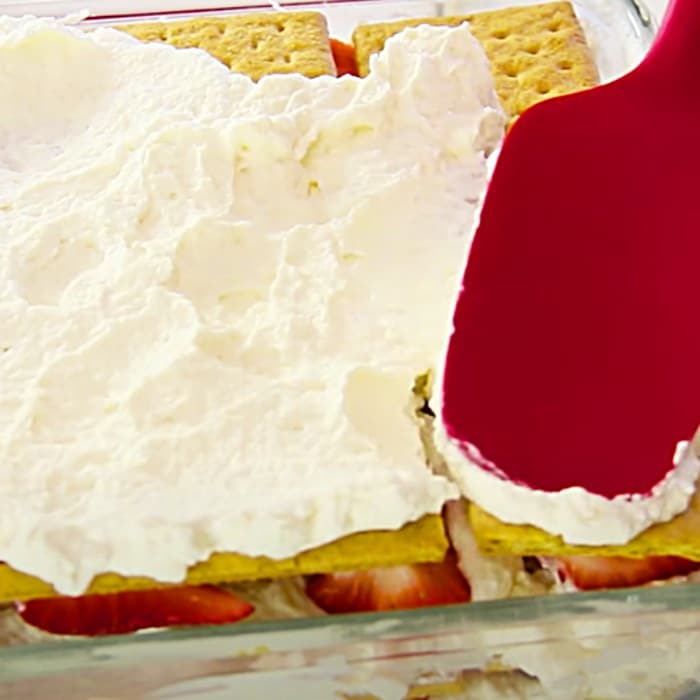 Strawberry Icebox Cake - Dessert Lasagna - No Bake Cream Cake 