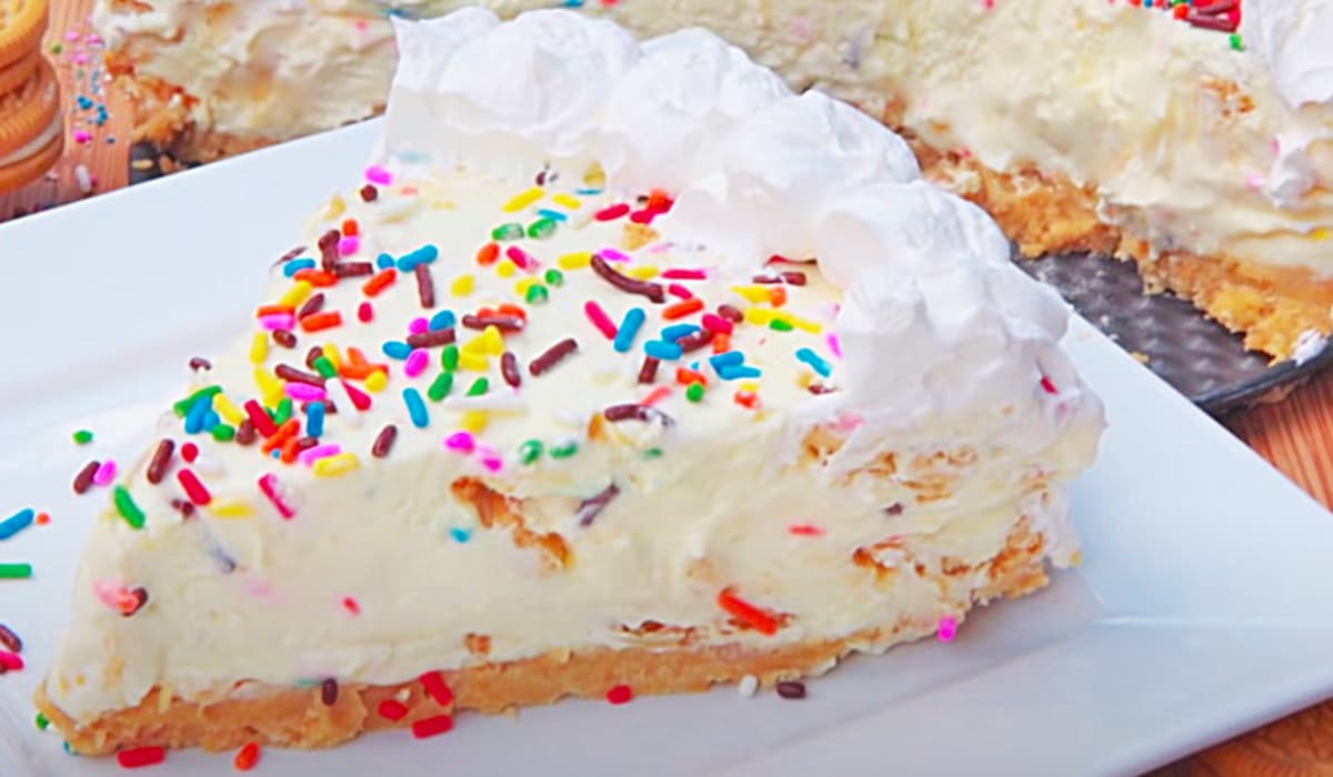 No-Bake Cake Batter Cheesecake Recipe | DIY Joy Projects and Crafts Ideas