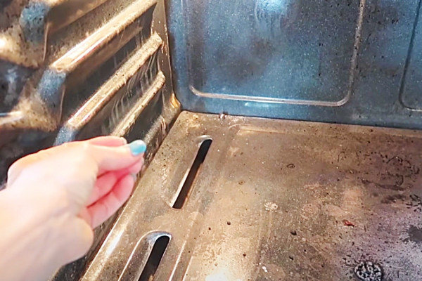 How To Clean An Oven In Five Minutes - Easy Way To Clean An Oven - How To Clean An Oven