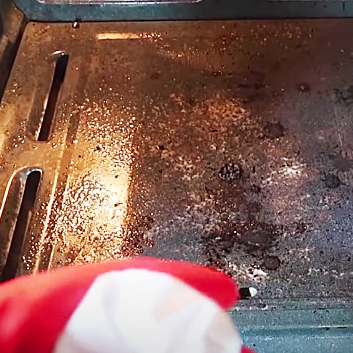 How To Clean An Oven In Five Minutes - Easy Way To Clean An Oven - How To Clean An Oven