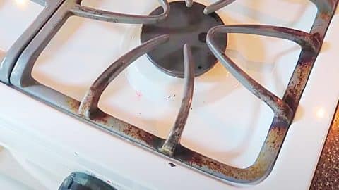 Stove Grate Cleaning Hack | DIY Joy Projects and Crafts Ideas