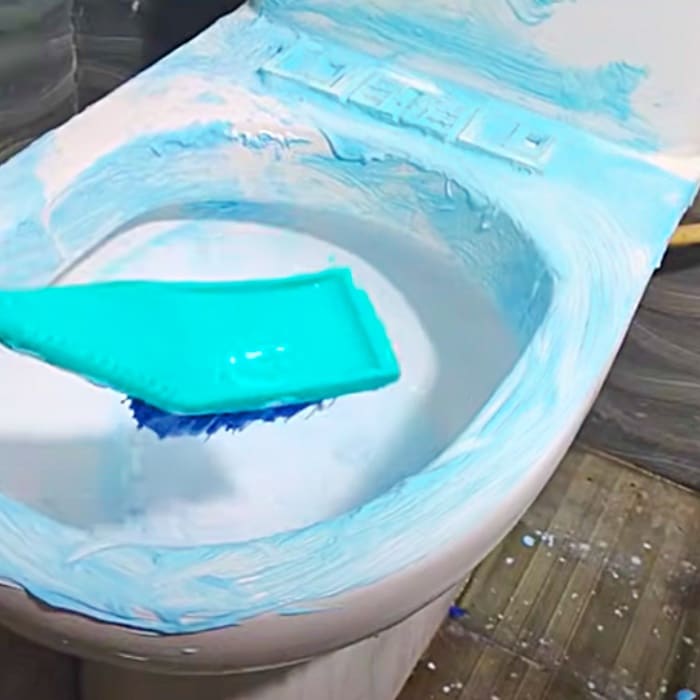 How To Clean A Toilet With Toothpaste - Easy Way To Clean A Dirty Toilet - Bathroom Cleaning Hacks