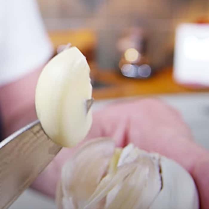 Easy Way To Peel Garlic - Food Hacks - Easy Garlic Hack - Fast Garlic Peeling Idea