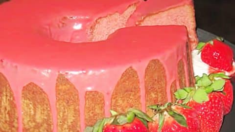 Strawberry Pound Cake Recipe | DIY Joy Projects and Crafts Ideas