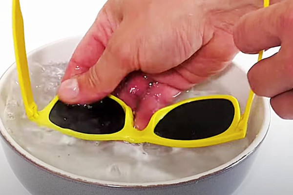 Easy Sunglasses Cleaning Hack - How To Deep Clean Sunglasses - Summer Fashion - Sunglasses Hack