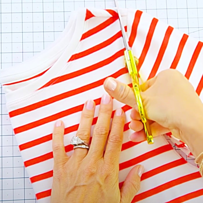 Turn A TShirt Into A Tote Bag - How To Make A No Sew Tote Bag - No Sew Ideas