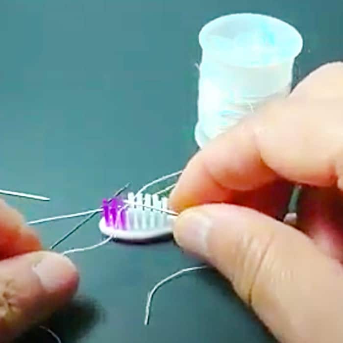 How to Easily Thread a Sewing Needle: 10+ Hacks - MindyMakes