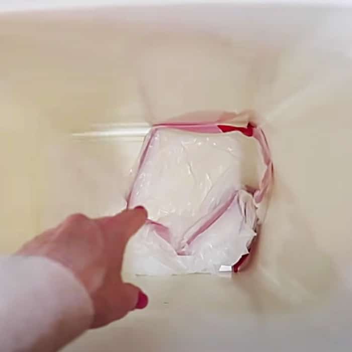 How To Use Trash Can Liners - Easy Trash Can Hacks - Cleaning Hacks