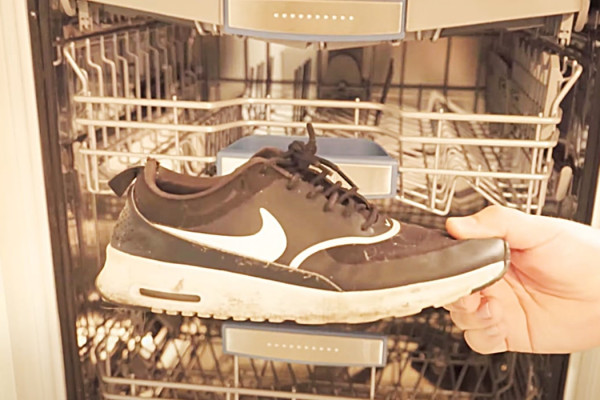 Clean Tennis Shoes In The Dishwasher - How To Clean tennis Shoes - Best Way To Clean Tennis Shoes