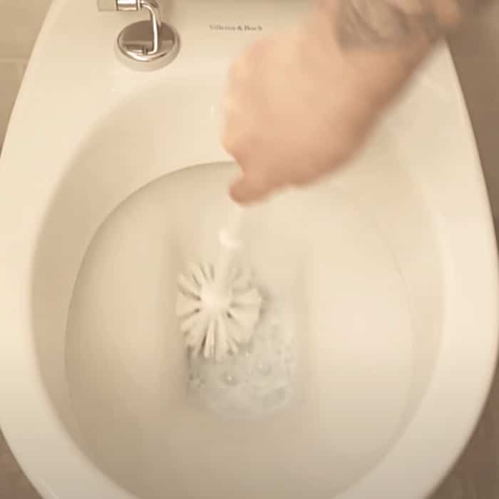 How To Clean A Toilet With Laundry Powder - Toilet Cleaning Hacks - Bathroom Cleaning Hacks